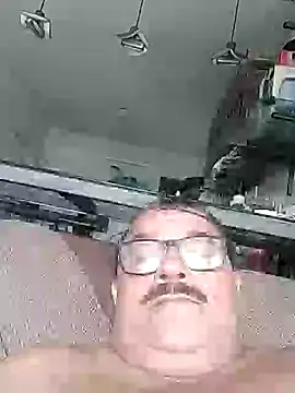 Misterymem63 élő XXX-chatje