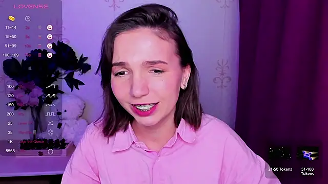 Czat XXX na żywo – KindHazelHere_