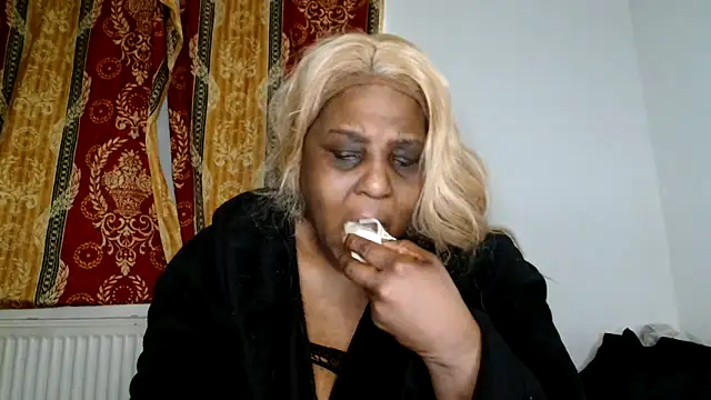 CurvySashia – Live XXX-chat