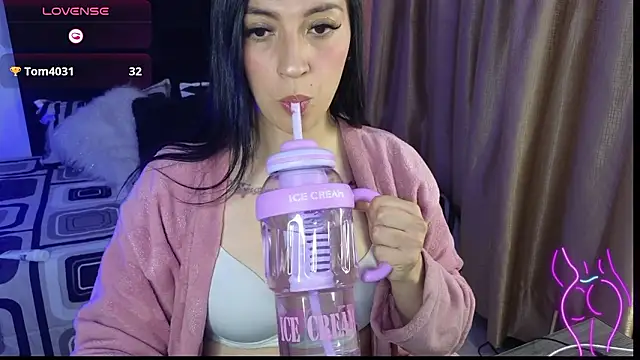 Majuu__ élő XXX-chatje