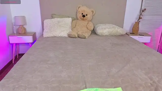 Erika_bestboobs élő XXX-chatje