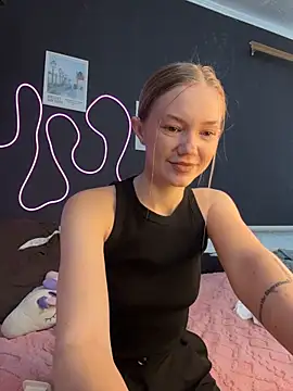 MilaMoone 现场XXX聊天