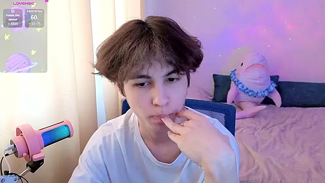 Show modela _LukaHayes_ na web-kameri