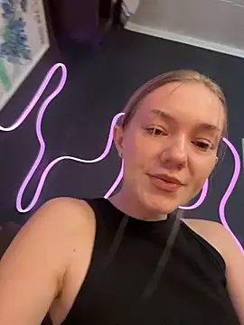 แชท XXX สดของ MilaMoone