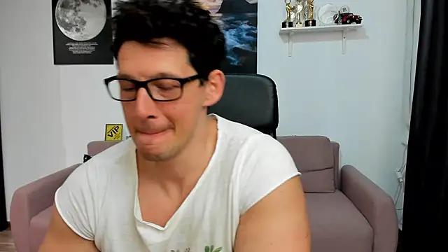 BrutusK08 Live XXX-chat