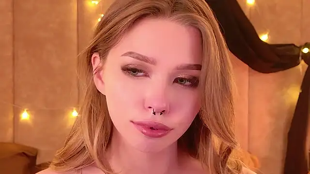 Sierra_Fane élő XXX-chatje