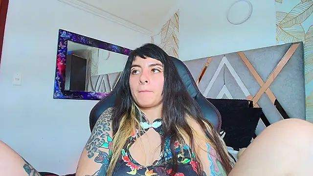 Naughty_Kittenm élő XXX-chatje