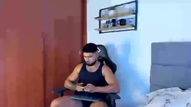 عرض كام ethaanjones