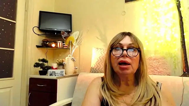 Chat +18 de SusieNoreen ao vivo