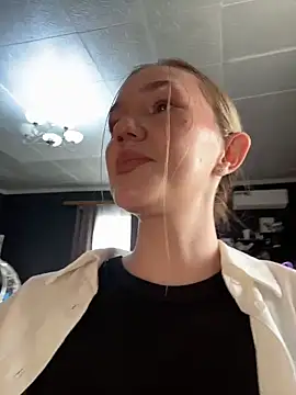 MilaMoone: онлайн-секс-чат