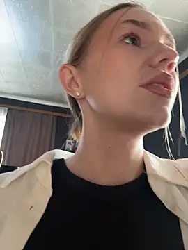 MilaMooneのウェブカメラショー