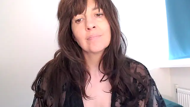 Ella_Next_Doorn Webbikameraesitys