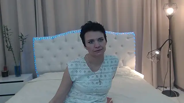 AvaSaturnian 라이브 XXX 채팅