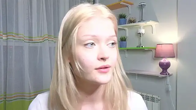 TaraBomstadのライブXXXチャット