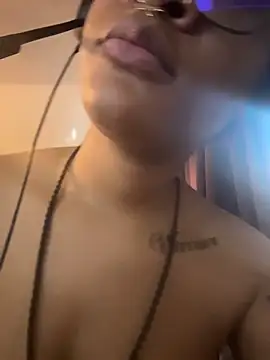 nickytheehawtie Show in webcam