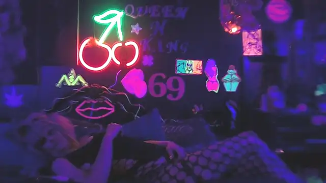 แชท XXX สดของ DaddyAndSplashQueen