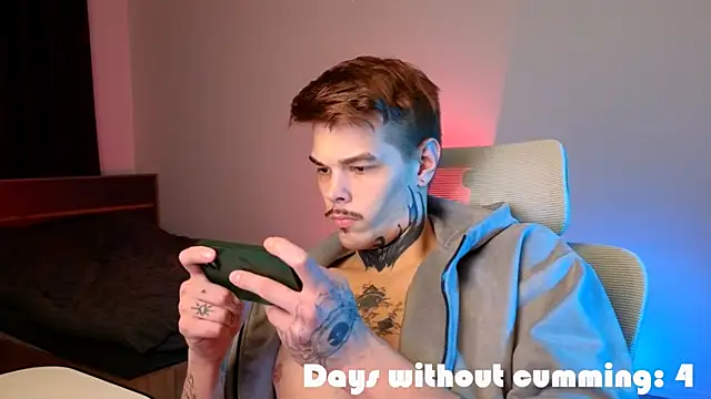 DENIS_HERE webkamerás műsora