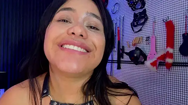 แชท XXX สดของ Issafoxx