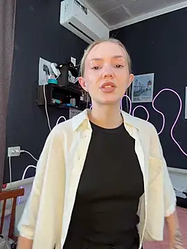 MilaMoone Adlı Modelin Canlı XXX Sohbeti