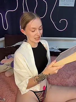 MilaMoone Chat XXX live