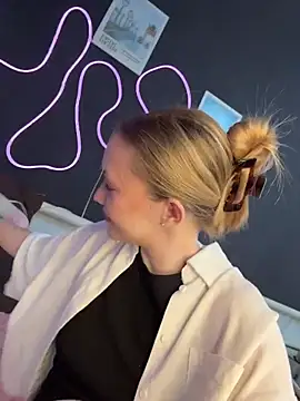 MilaMoone Adlı Modelin Canlı XXX Sohbeti