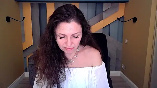 EllaLong's Live XXX Chat