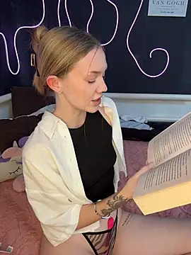 MilaMoone's Live XXX Chat