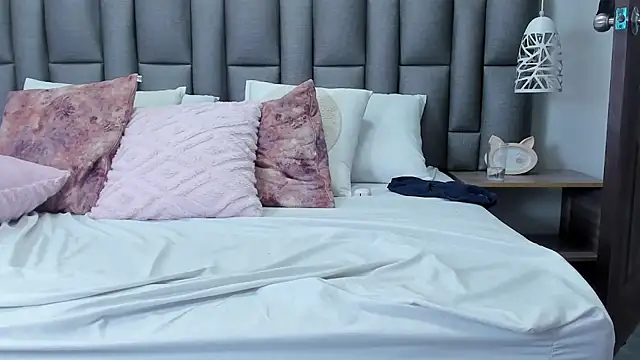 ZoeKrug's Live XXX Chat