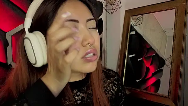 Chatroom XXX en direct de Saelivrae