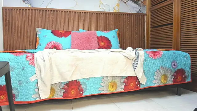 Chat +18 de Holly_22 ao vivo