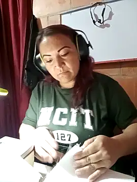 Chat +18 de isis_milove ao vivo