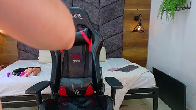 AnnieRouse__'s Live XXX Chat