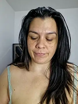 Chatroom XXX en direct de martina_foxy_