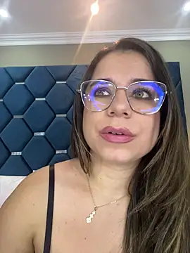 دردشة ThaniaJones الجنسية المباشرة