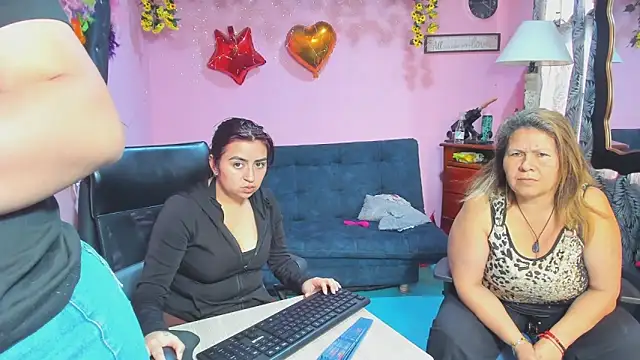 XXX chat uživo modela lesbiancuple