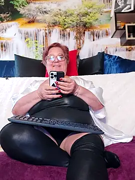 Онлайн чат XXX QueenPammy1