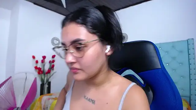 kathe-mills235 Adlı Modelin Canlı XXX Sohbeti