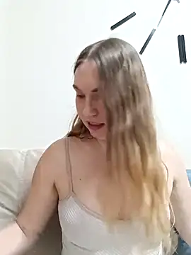 KisaVixen Adlı Modelin Canlı XXX Sohbeti