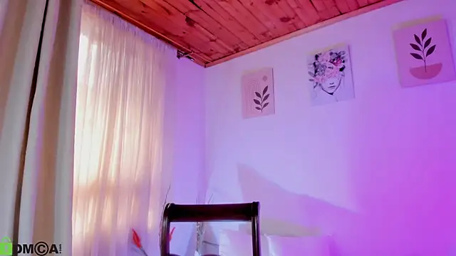 Chat +18 de Lauraricci__ ao vivo