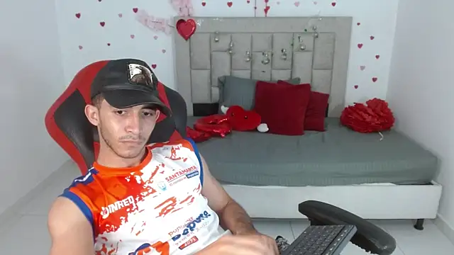 Pokazy przed kamerką – Caius_fox