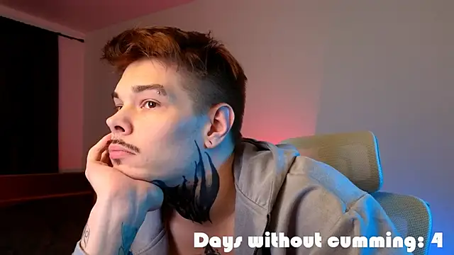 Show modela DENIS_HERE na web-kameri