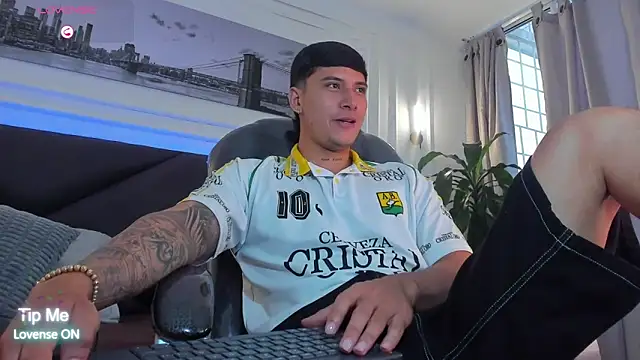 Damian23__: онлайн-секс-чат