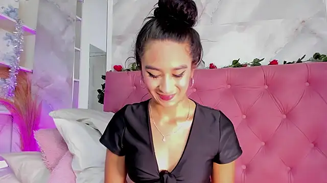 Nicolqueen_ Adlı Modelin Canlı XXX Sohbeti