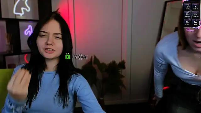 keuli_li: διαδικτυακό σόου στην κάμερα