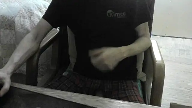 FiSTALiTY: διαδικτυακό σόου στην κάμερα