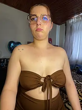 دردشة CoraVibes الجنسية المباشرة