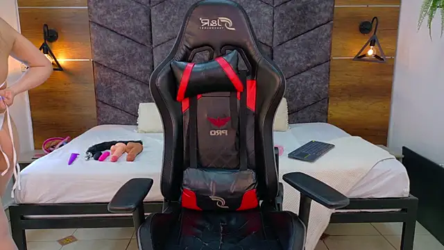 AnnieRouse__ Live XXX Chat