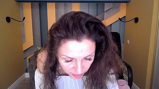 Chatroom XXX en direct de EllaLong