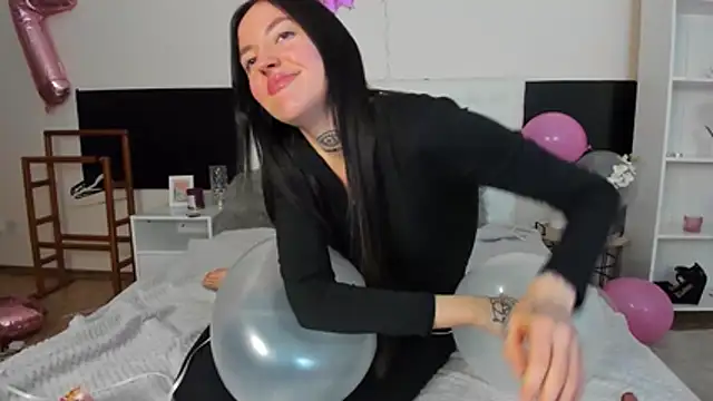 Chatroom XXX en direct de AdrianaCult