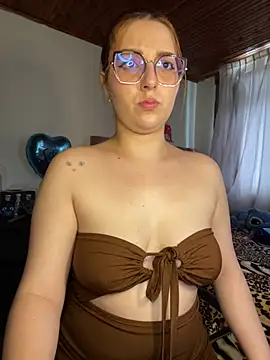 CoraVibes 라이브 XXX 채팅